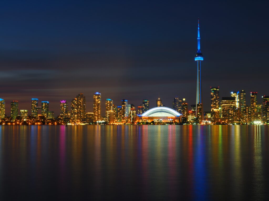 A beautiful Night picture of CN tower
