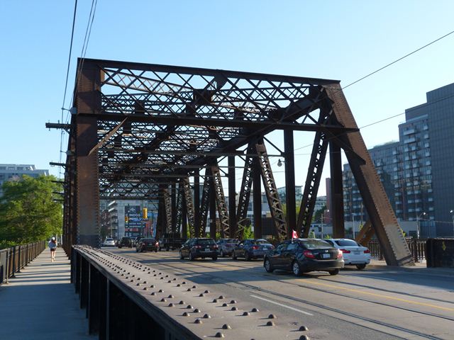 Bathurst Street Bridge: A Historic Railway Crossing